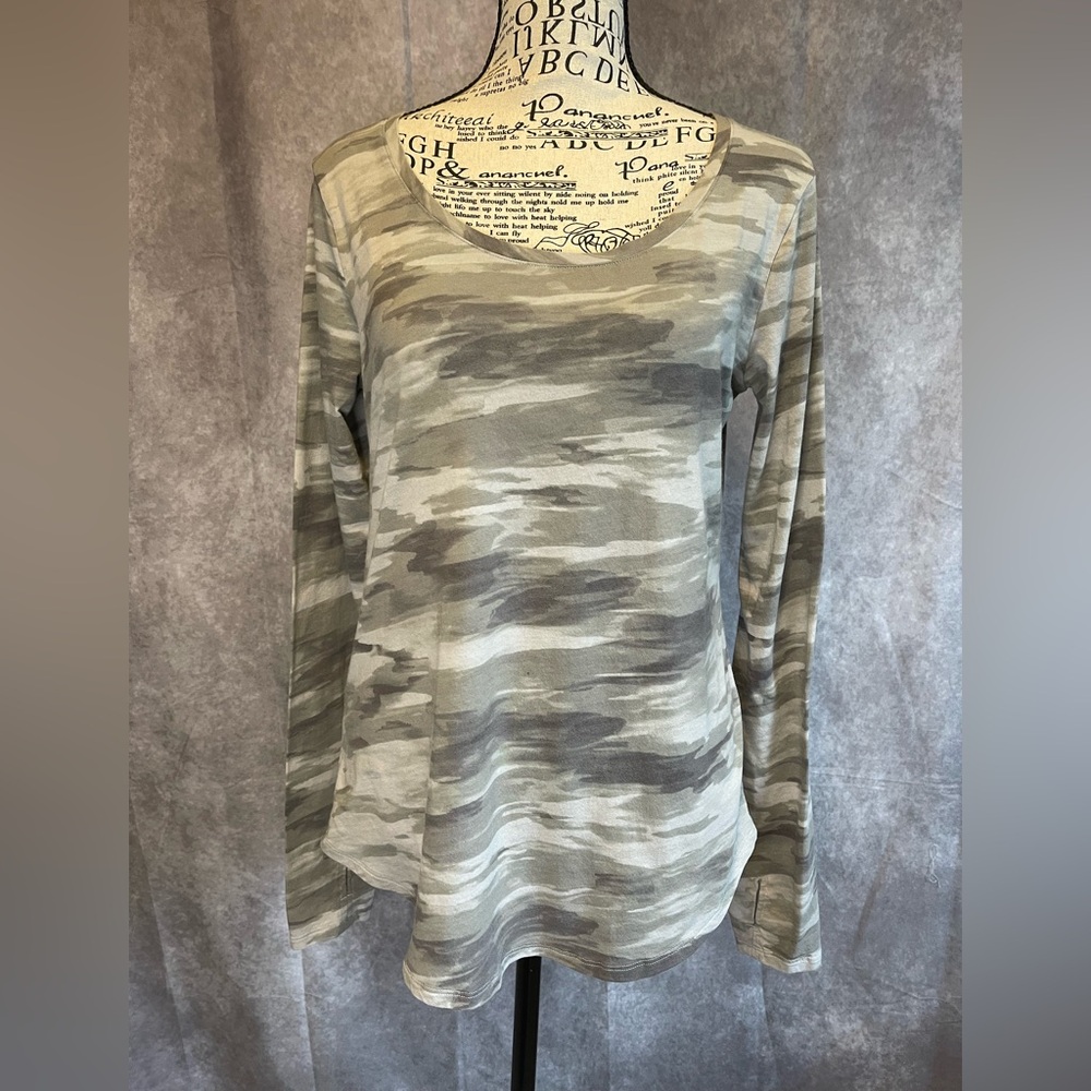 Under Armour Women’s Long-Sleeve Scoop Neck Top - Grey Camo